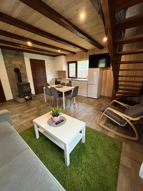 TV and multimedia, Kitchen or kitchenette, Living room, Seating area, Dining area