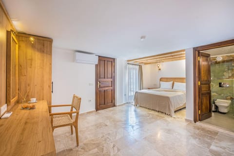 Bed, Bathroom, Bedroom