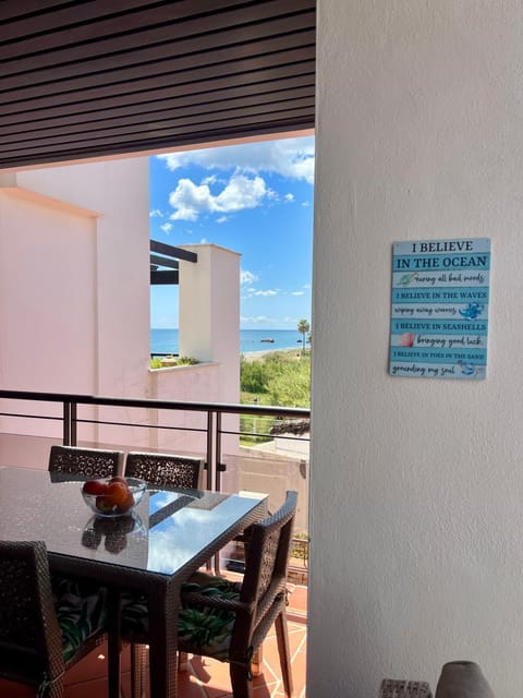 Day, Natural landscape, View (from property/room), Balcony/Terrace, Dining area, Mountain view, Sea view