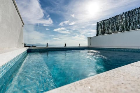 Pool view, Swimming pool, sunbed