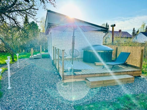Property building, Spring, Day, Garden, Garden view, Open Air Bath, sunbed