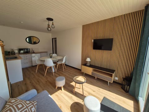 TV and multimedia, Living room, Dining area