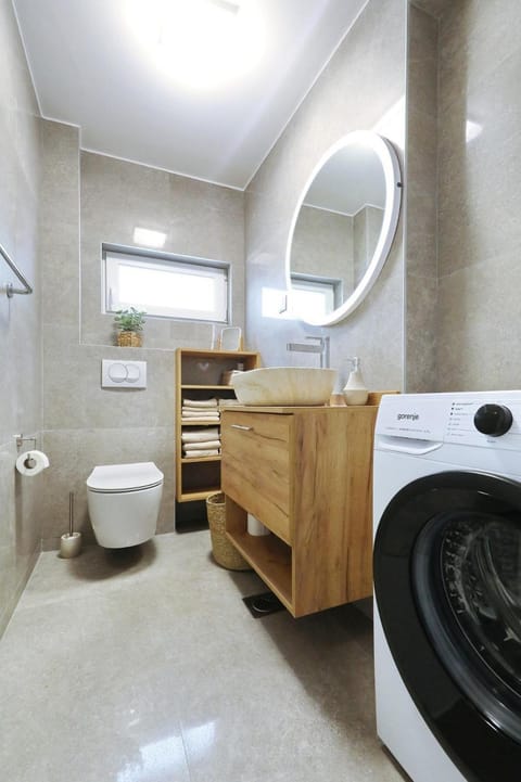 Toilet, Bathroom, towels, washing machine, dryer