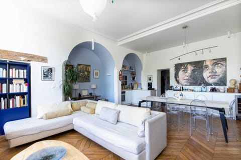 Library, Living room
