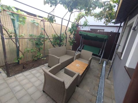 Garden, Balcony/Terrace, Seating area, Garden view