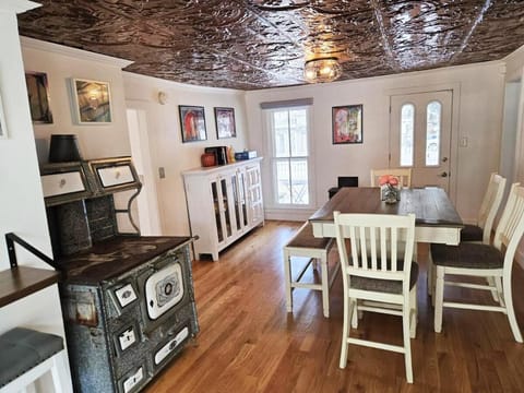 Victorian Dream! Charming Mountain View Home by Downtown House in Georgetown