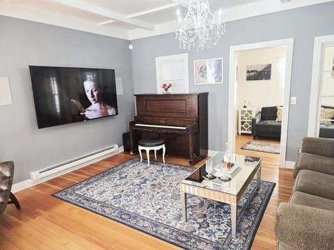 Victorian Dream! Charming Mountain View Home by Downtown House in Georgetown