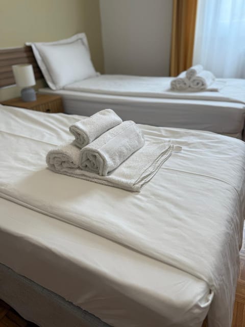 Bed, Photo of the whole room, Bedroom, towels