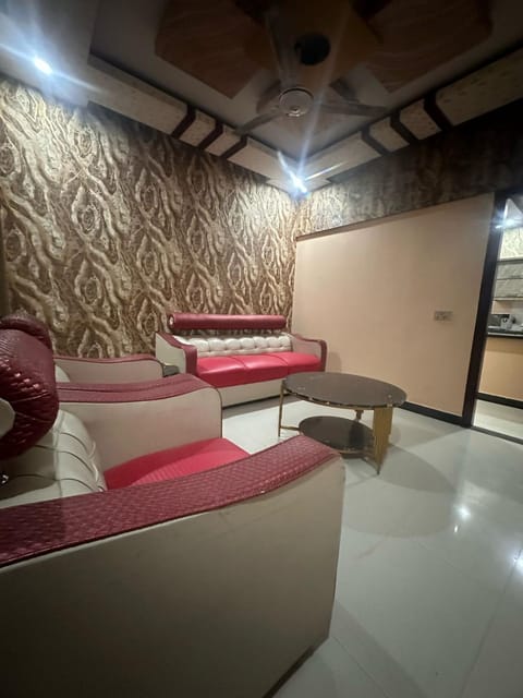 Living room, Photo of the whole room, Seating area