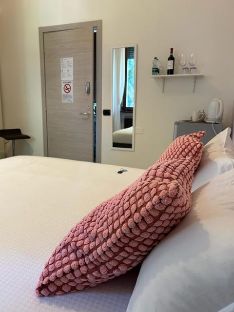 Violet Casa Giulietta House in Desenzano del Garda