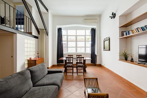 Library, TV and multimedia, Living room, Seating area, Dining area, air conditioner