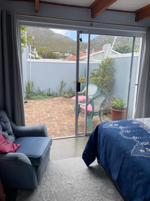 View (from property/room), Seating area, Bedroom, Mountain view