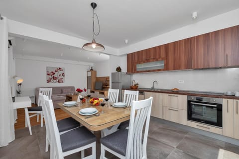 Kitchen or kitchenette, Living room, Dining area, dishwasher, oven