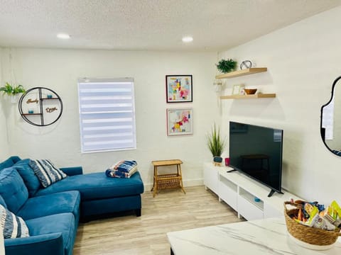 Communal lounge/ TV room, Living room, Seating area