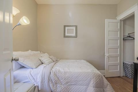 Peaceful One Bedroom Home near Chicago Apartment in Forest Park