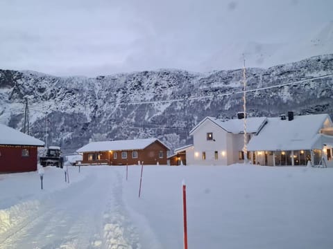Lyngen 5-beds apt with dryingroom and sauna-rental Apartment in Troms Og Finnmark
