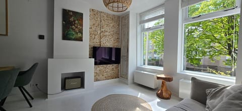 TV and multimedia, Seating area