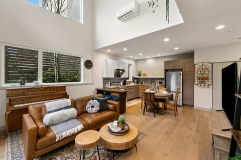 Lake & City View Modern Retreat w AC House in Fremont