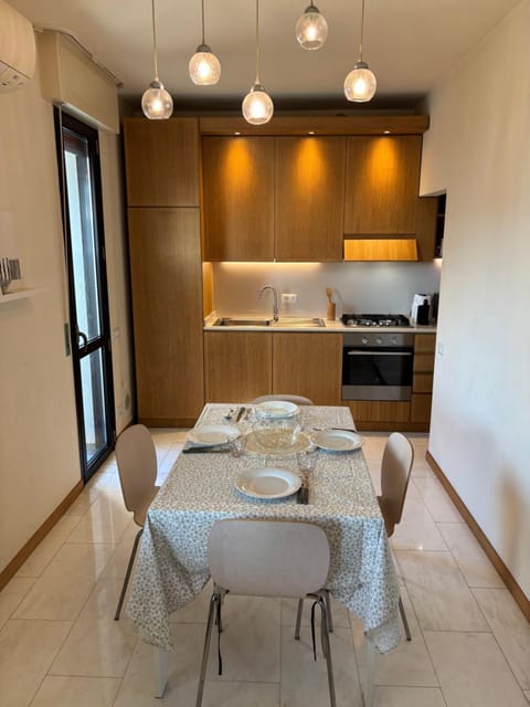 Kitchen or kitchenette, Dining area, minibar, oven, pet friendly, stove