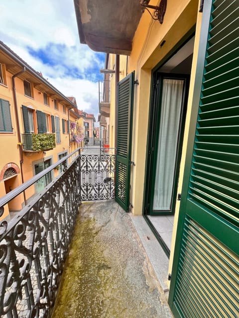 View (from property/room), Balcony/Terrace, Balcony/Terrace, Street view