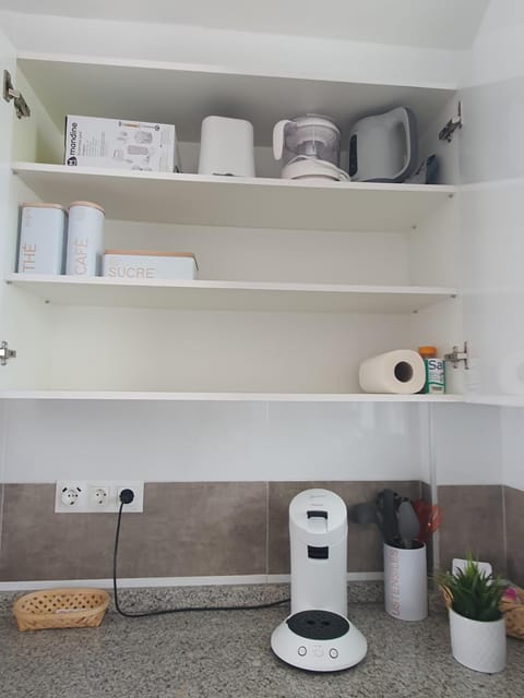 Coffee/tea facilities, toaster