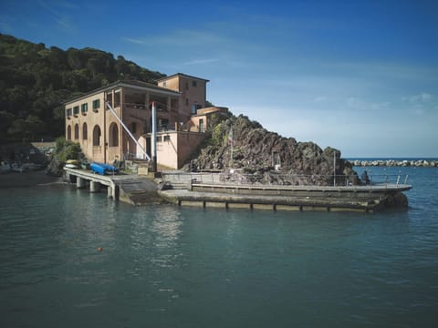 Property building, Facade/entrance, Spring, Activities, Summer, Garden, Balcony/Terrace, Kitchen or kitchenette, Area and facilities