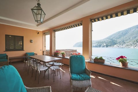 Property building, Facade/entrance, Spring, Activities, Summer, Garden, Balcony/Terrace, Kitchen or kitchenette, Area and facilities