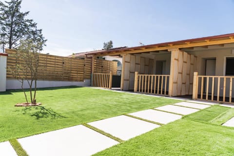 Property building, Spring, Day, Garden, Garden view