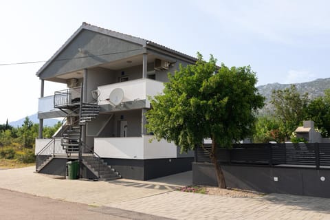 Apartments Zanic with private swimming pool and sea view Apartment in Seline