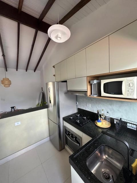 Kitchen or kitchenette, oven, pet friendly, stove