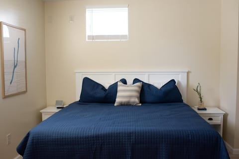 Bed, Bedroom, pet friendly