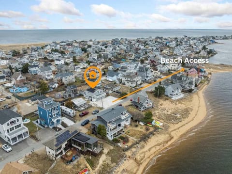 Basin Breeze Cottage AC Decks Water Views House in Newburyport