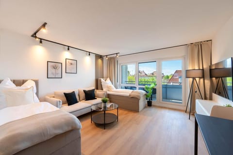 Bed, TV and multimedia, View (from property/room), Balcony/Terrace, Kitchen or kitchenette, Living room, Photo of the whole room, Seating area, Bedroom