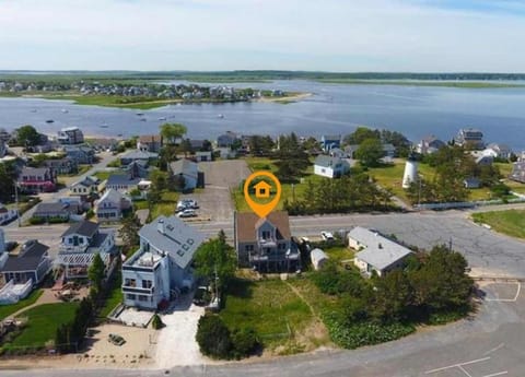 Walk to Beach Playground Lighthouse North End Apartment in Newburyport