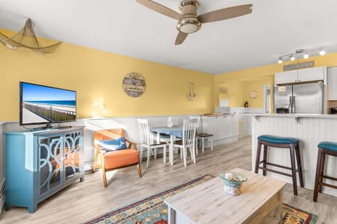 Walk to Beach Playground Lighthouse North End Apartment in Newburyport