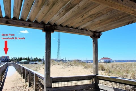 Walk to Beach Playground Lighthouse North End Apartment in Newburyport