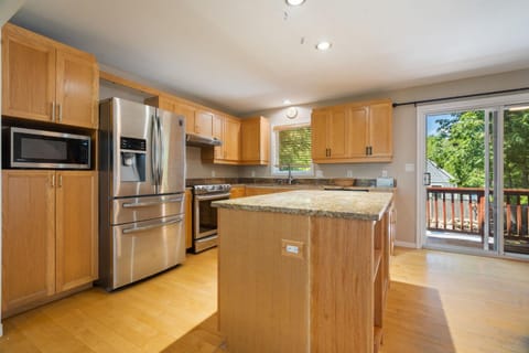 Shoals View Escape Ocean Views Dog-Friendly House in Rye