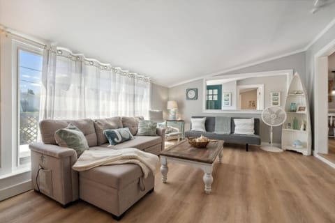 Riverside Retreat Minutes to Beach Updated Kitchen House in Newburyport