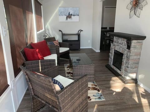 Cozy Home and Tidy Monthly Weekly Deals House in Arvada