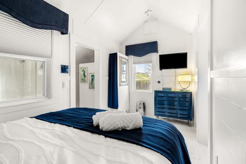 The Wishbone Steps to Beach Bunk House House in Newburyport