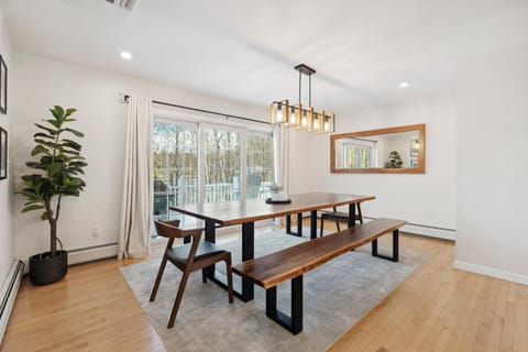 Winnisquam Landing Lakefront Firepit Deck House in Tilton