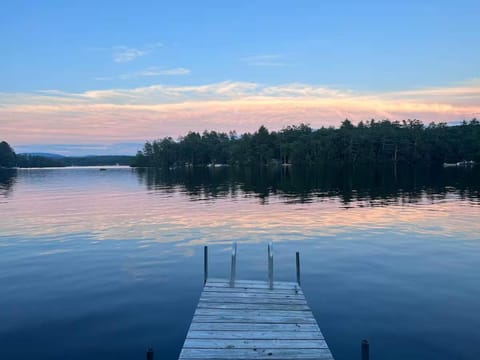 Winnisquam Landing Lakefront Firepit Deck House in Tilton