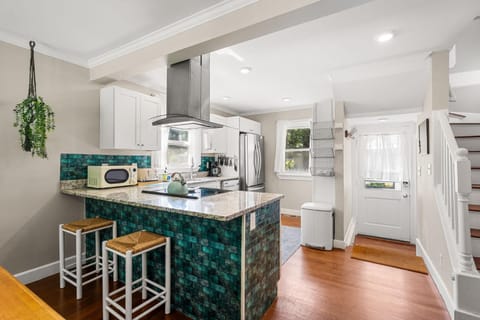 Fenced-in Yard Work From Home Elwyn Park House in Portsmouth