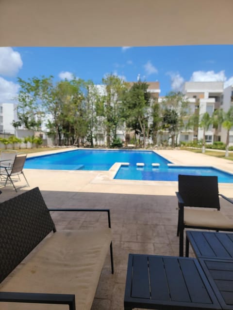 Patio, Garden, Pool view, Swimming pool, Swimming pool, sunbed