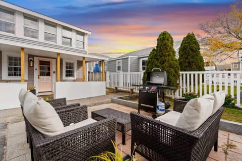 Addie Shack & Cammie Cabana Pet Friendly 10pp House in Newburyport