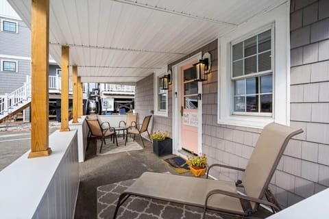 Addie Shack & Cammie Cabana Pet Friendly 10pp House in Newburyport