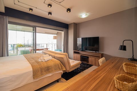 Bed, TV and multimedia, Balcony/Terrace, Photo of the whole room, Bedroom