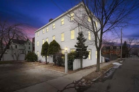 Downtown Historic and Elegant Condo Parking House in Newburyport