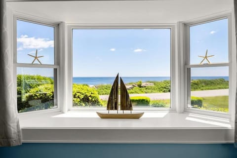 The 1A Escape Deck w Ocean Views Walk to Beach Apartment in Rye