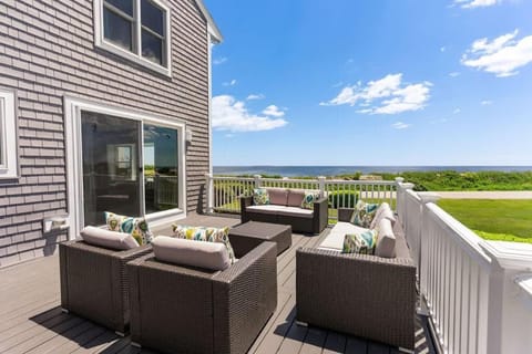 The 1A Escape Deck w Ocean Views Walk to Beach Apartment in Rye